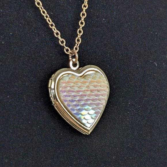 (2/$20) Colourful Iridescent Heart Locket Necklace - Picture 3 of 6